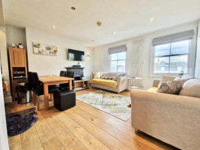 Victorian modern two bedrooms flat in West Kensington with London skyline view